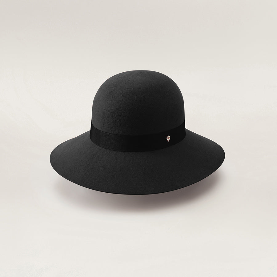 Black round best sale brim hat